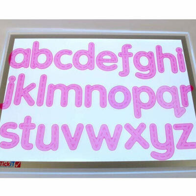 Letras do alfabeto na cor rosa